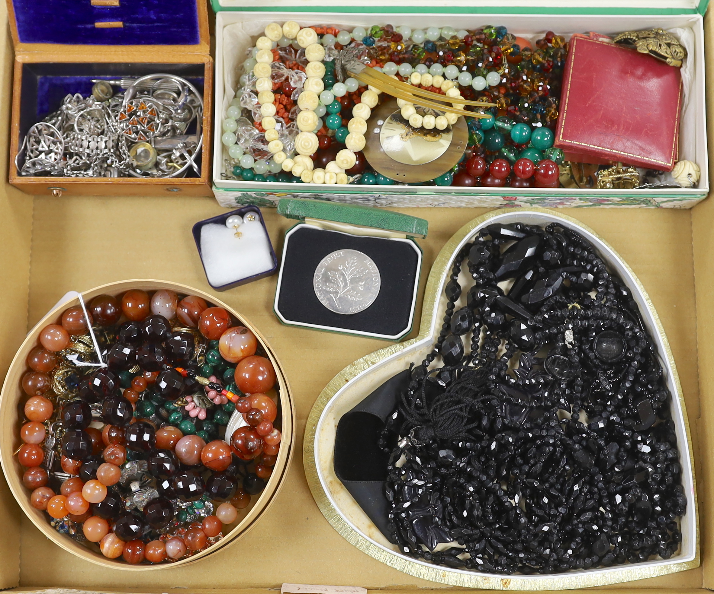 A collection of assorted jewellery, including French jet, banded agate and malachite beads, paste set jewellery, other costume jewellery, pair of 375 and cultured pearl ear studs and 925 and other white metal jewellery.